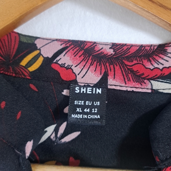 Black floral print EXTRA LARGE capped sleeve SHEIN - Picture 6 of 8